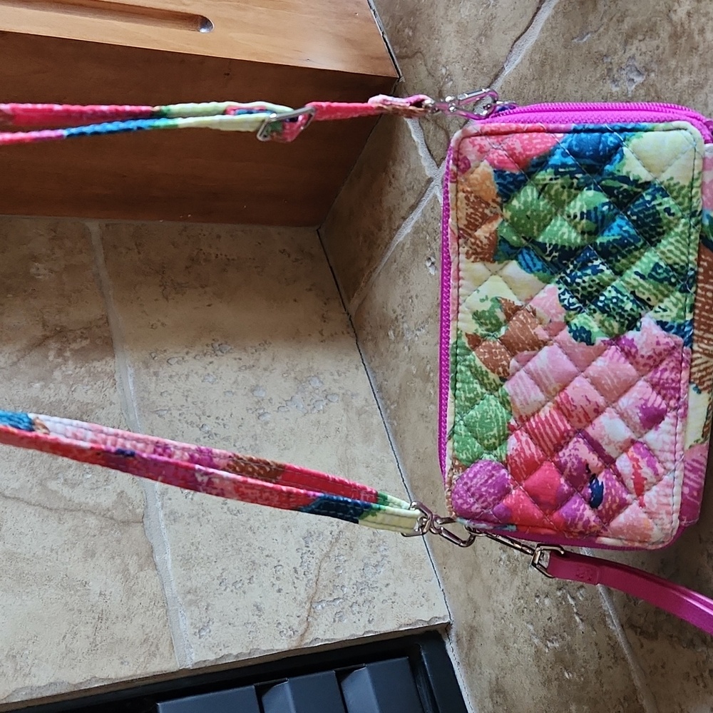 Vera Bradley pink crossbody bag - Picture 4 of 10